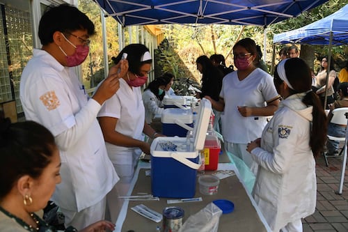 Instalan Mega Centro de Vacunación en la UNAM para contener brote de sarampión en México