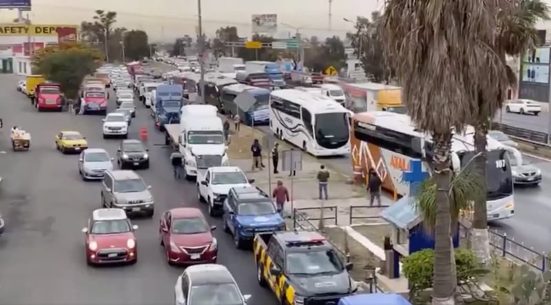 Hartos de la inseguridad y el crimen, cerraron las carreteras del país. (Captura de pantalla vía Expreso Querétaro)