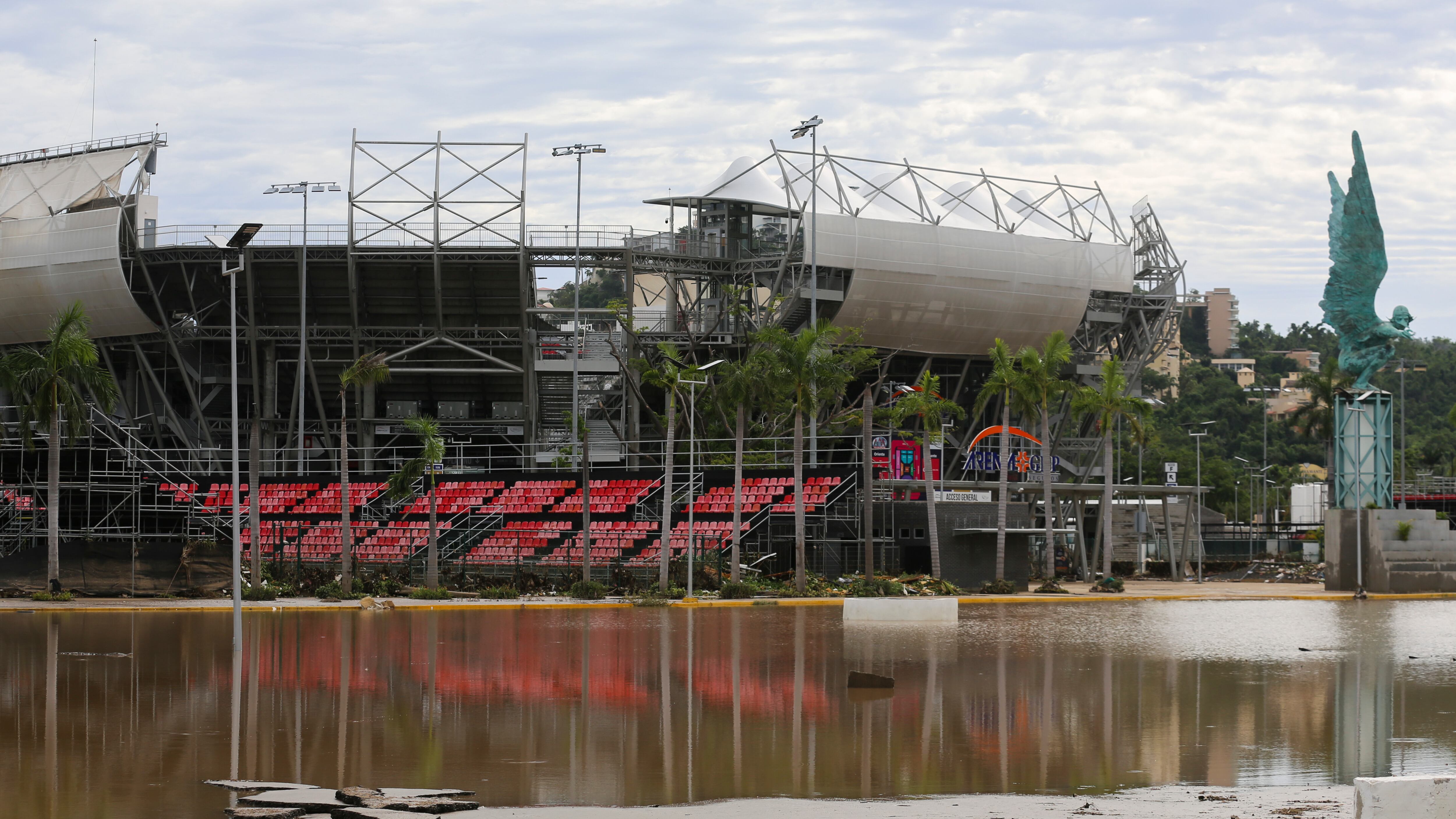 Arena GNP sufrió afectaciones por el paso del huracán John.