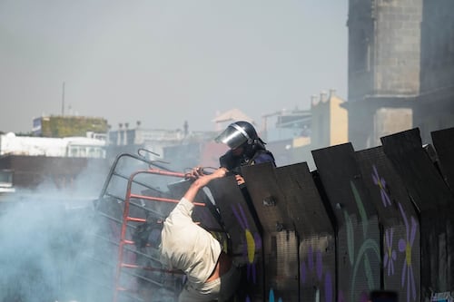 Policía CDMX utilizó polvo de extintor y no gas lacrimógeno para repeler agresiones en Marcha Gen Z