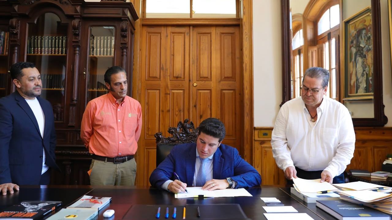 El gobernador firmó el documento que garantiza la concesión hasta, posiblemente, 2084.
