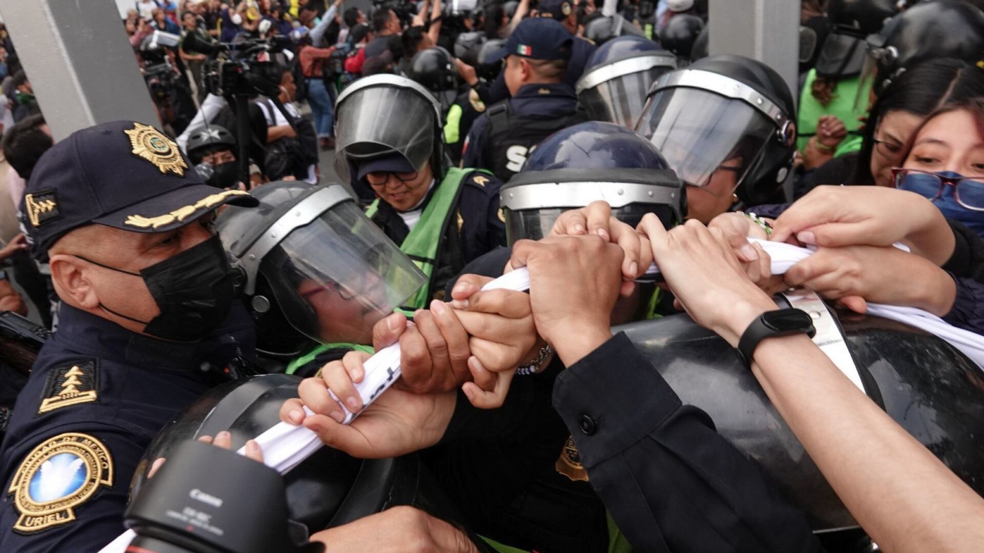 Familias y amigos de Yaretzi Hernández marcharon para exigir justicia en contra de la presencia de la Guardia Nacional en el metro