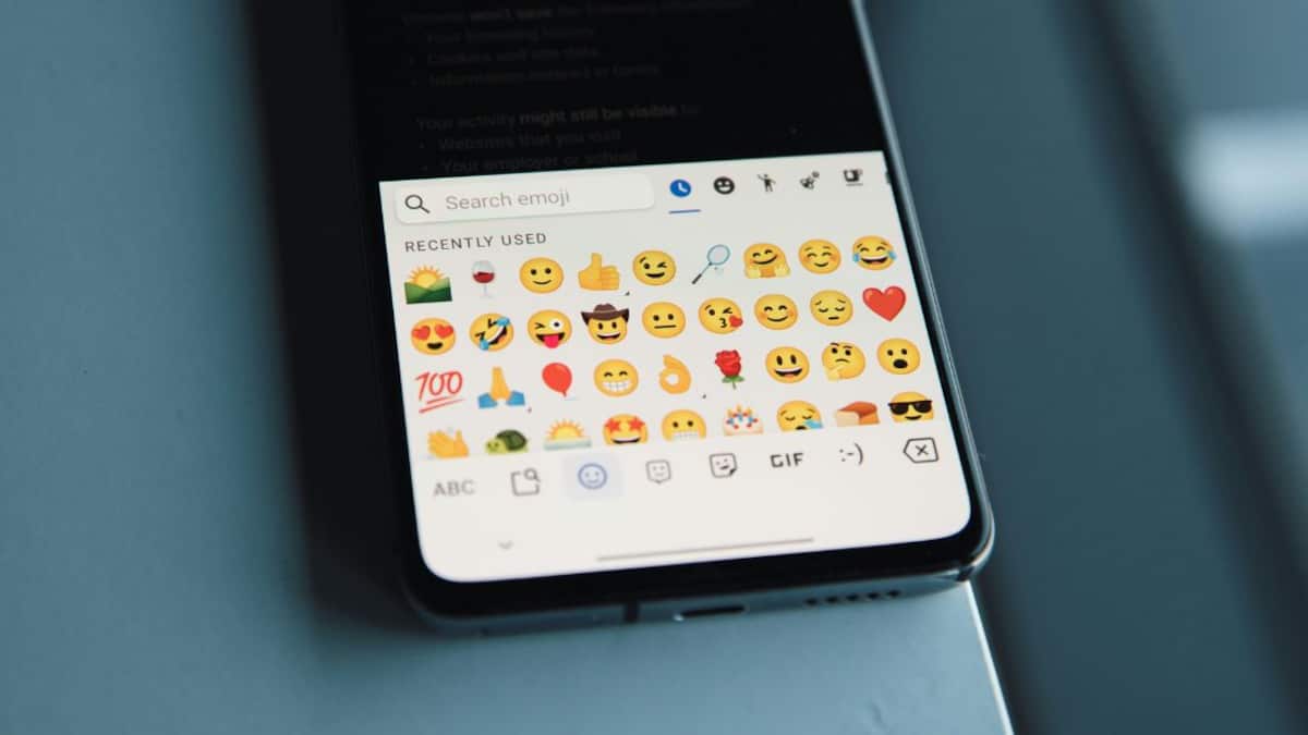 Hay miles de emojis disponibles en WhatsApp