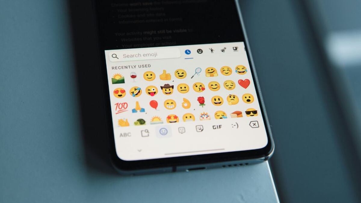 Hay miles de emojis disponibles en WhatsApp