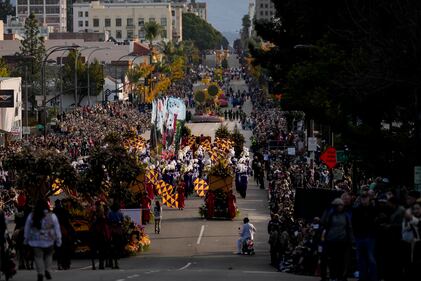 Pasadena le da la bienvenida al año nuevo con su tradicional Desfile de las Rosas.