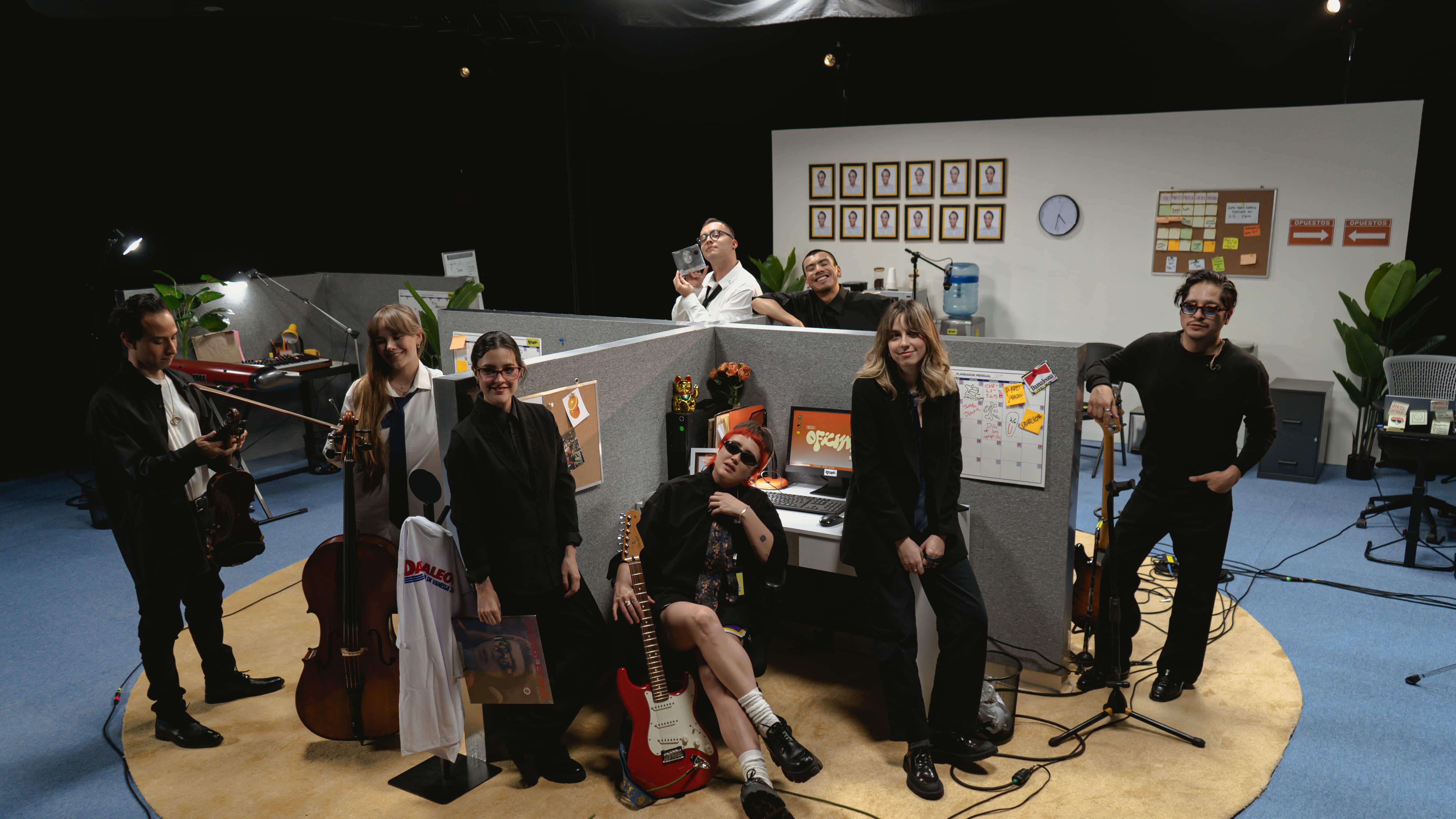 Neto Peña inaugura esta nueva “sucursal musical” acompañado de un cartel que incluye a Simpson Ahuevo, Sofía Thompson, Uzielito Mix, El Bogueto y varios más.