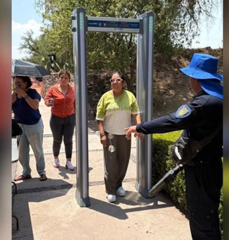Teotihuacán colocan arcos de seguridad