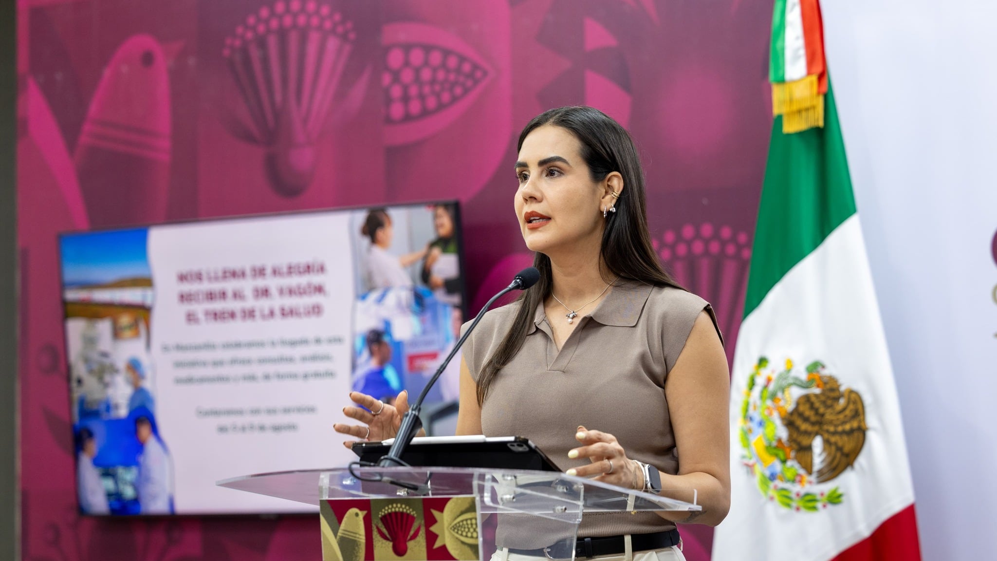 #PolíticaConfidencial Indira Vizcaíno se queda sin voz ante cuestionamientos