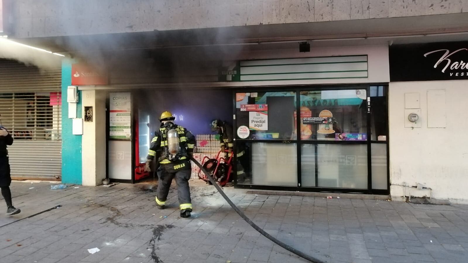 La emergencia movilizó a elementos del cuerpo de Bomberos de Guadalajara.
