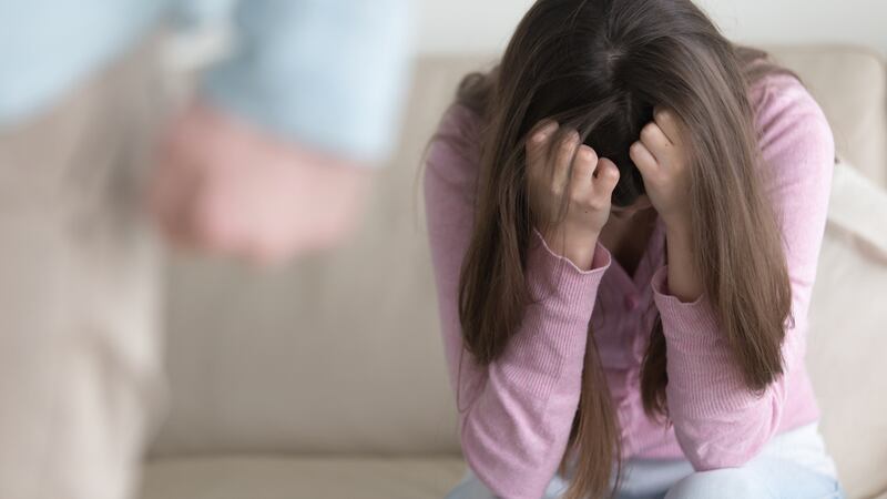 Si necesitas ayuda, llama a la Línea Mujeres: 555658 1111 (Dreamstime).