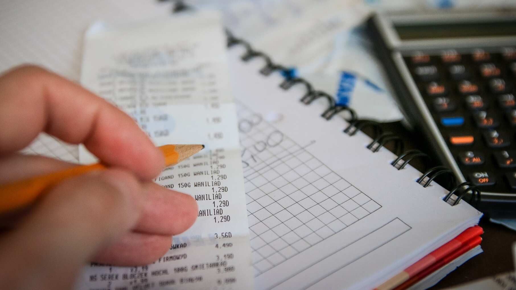 ¿Cuándo pagan los intereses y cómo se calculan?