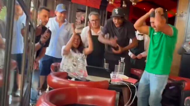 Familia de Prisca Awiti celebró eufórica su pase a la final en judo femenil.