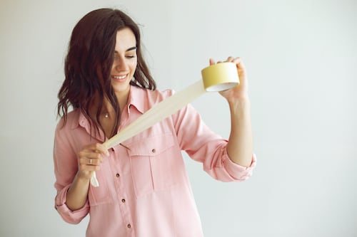 Cien años pegando ideas: cinco maneras de usar la cinta adhesiva