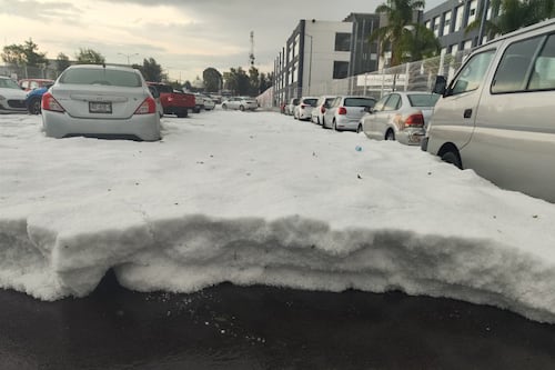 Granizada en Puebla capital deja calles y estadio Cuauhtémoc cubiertos de hielo