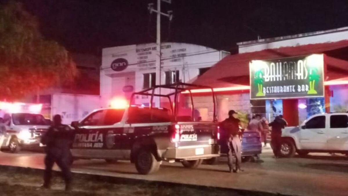 Balacera en bar de Cancún deja dos heridos el Jueves Santo.