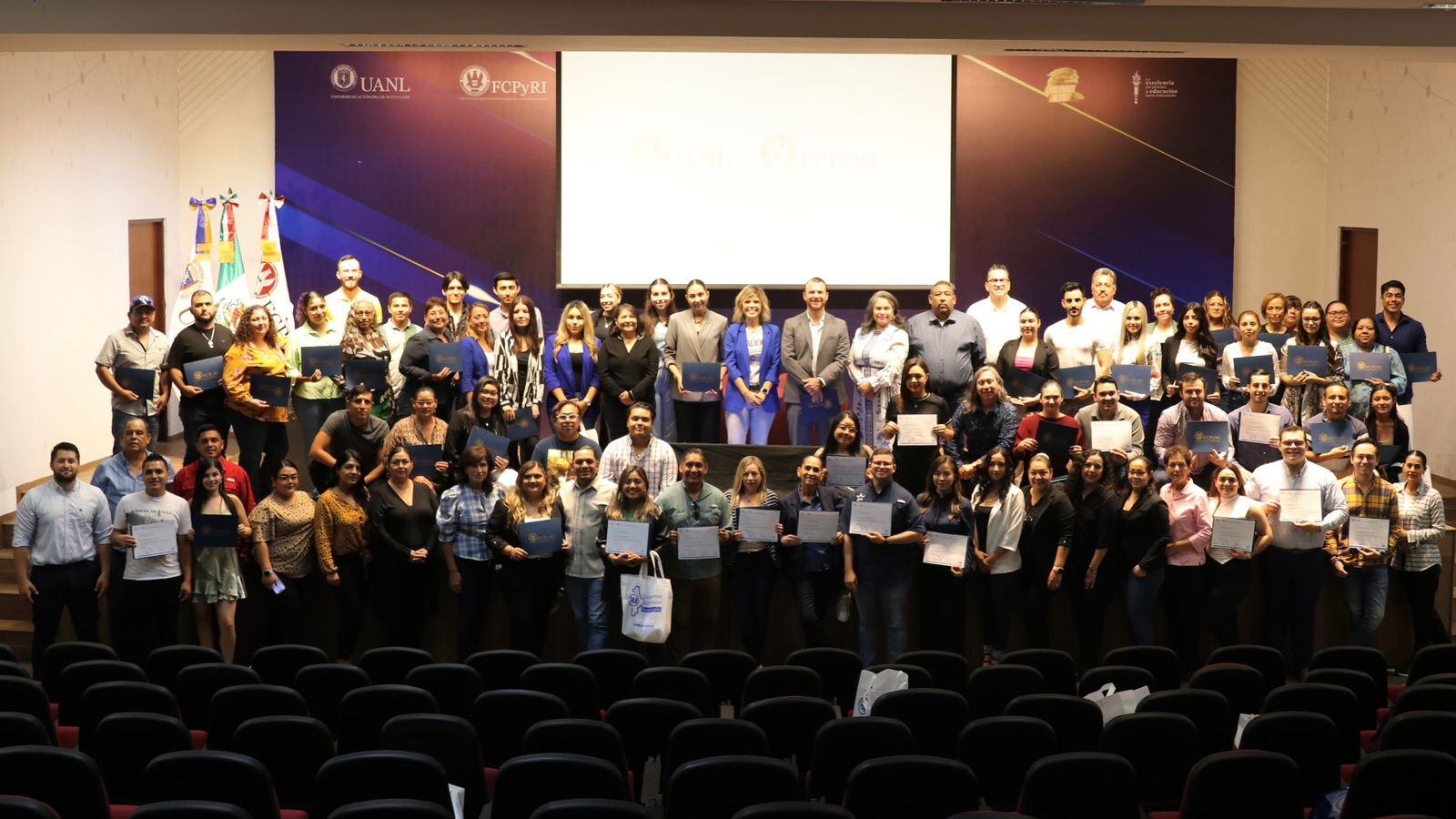 Los cursos fueron impartidos en la la Facultad de Ciencias Políticas de la UANL.