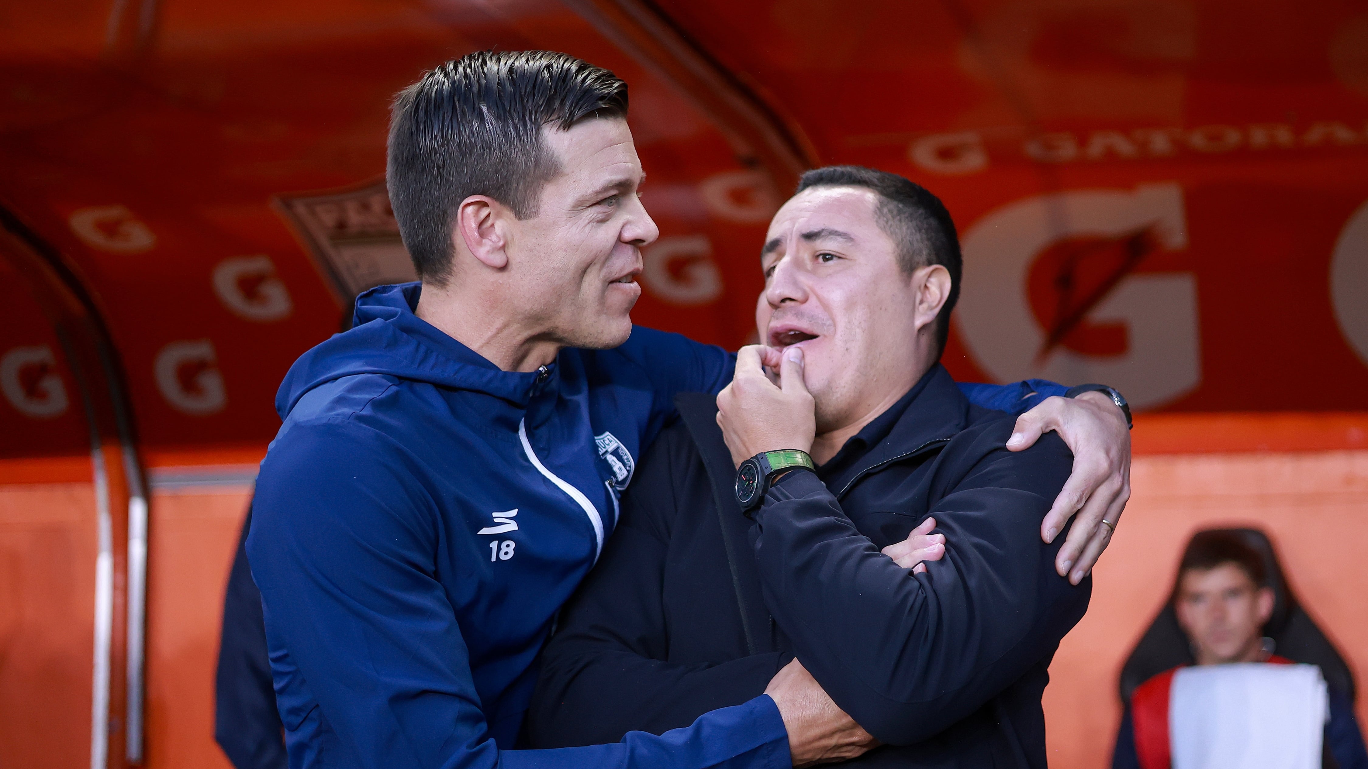 Esteban Solari supliría a Efraín Juárez en Pumas.