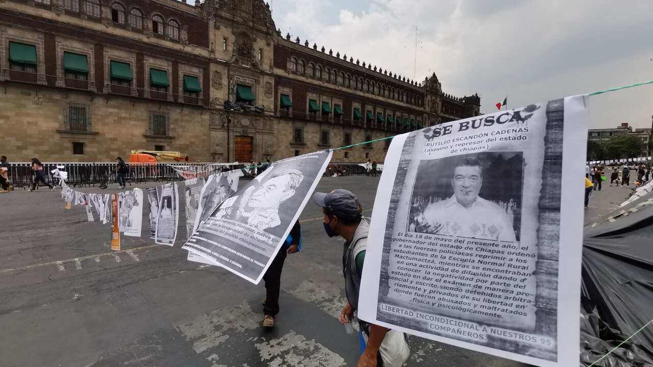 Jóvenes se manifestaron para pedir la liberación de varios estudiantes de la Escuela Rural Mactumactzá en Chiapas, quienes fueron detenidos durante un operativo policíaco cuando participaban en un bloqueo el 20 de mayo de 2021 para exigirle al gobierno hacer el examen de ingreso para el ciclo escolar 2020-2021 de manera presencial porque muchos aspirantes no tienen acceso a Internet en sus comunidades. FOTO: MOISÉS ABLO/CUARTOSCURO.COM