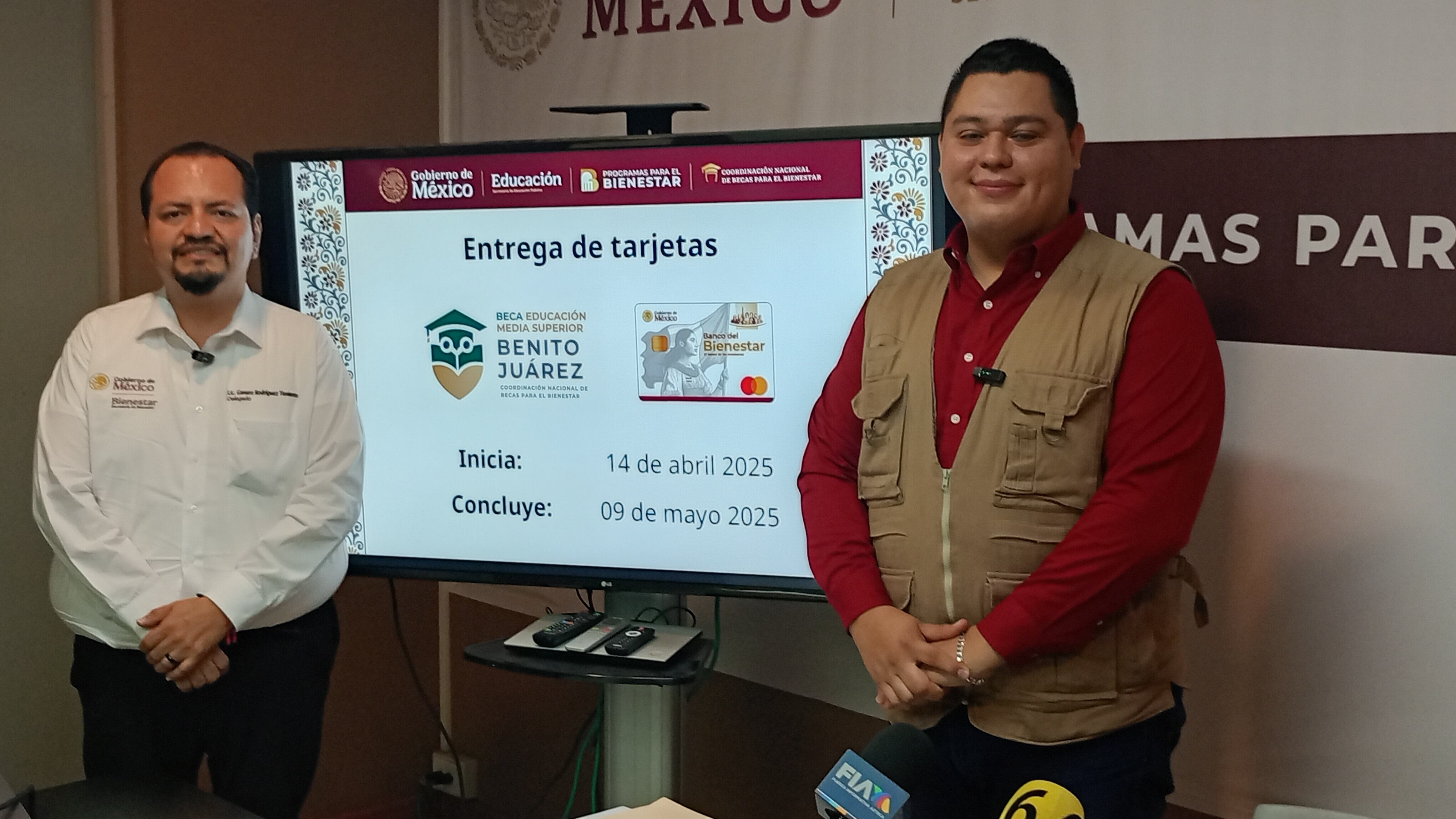 Genaro Rodríguez Teniente, , delegado de programas para el desarrollo en Nuevo León y Esteban Nevárez García, coordinador de becas para el Bienestar en el Estado.