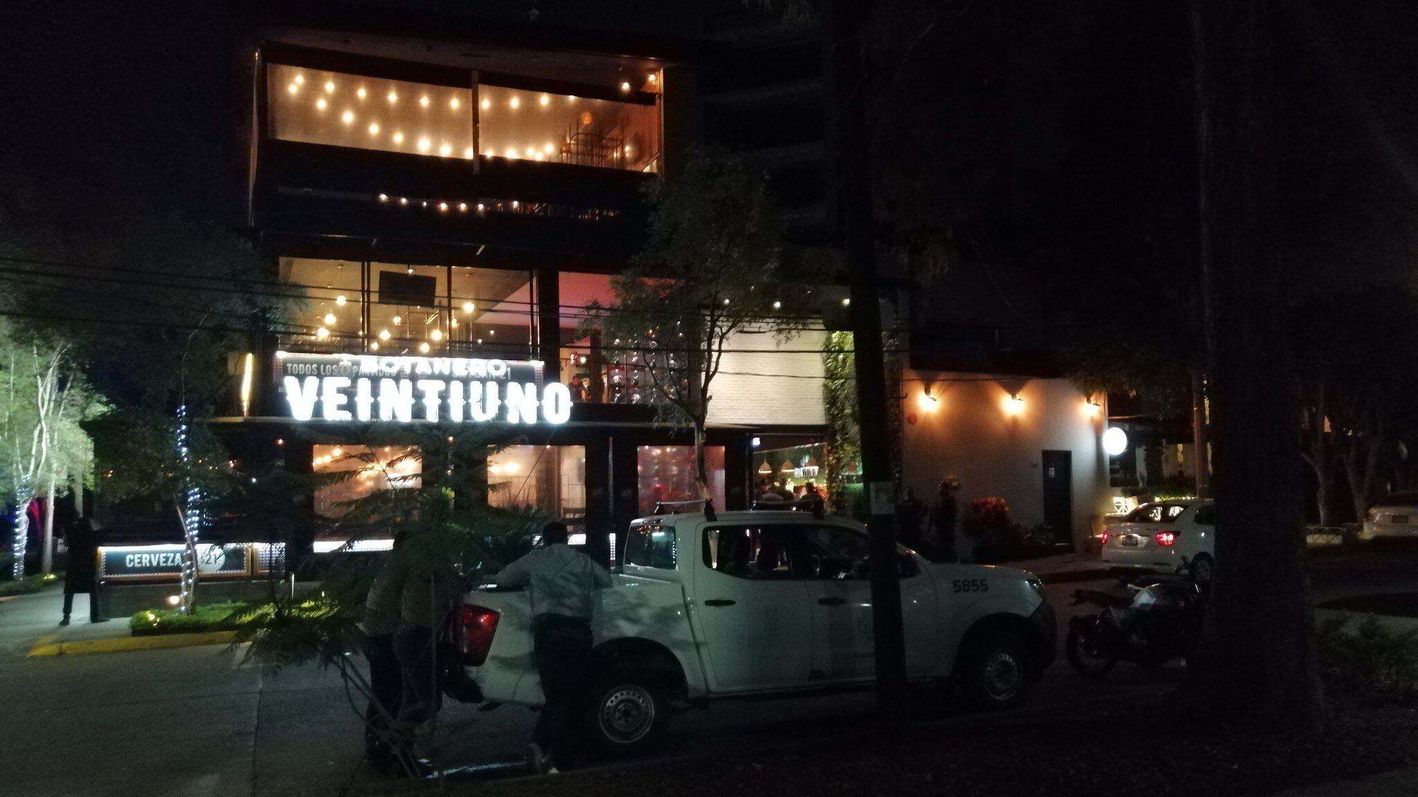 El problema de los bares y antros es que además generaron una invasión de apartalugares.