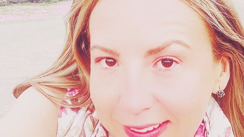 La popular mujer que se comunica en idioma alienígena reaparece en redes sociales, esta vez para una publicidad realizada por Netflix