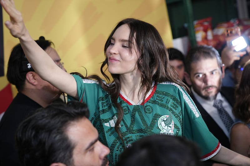 Belinda, Emmanuel, Mijares y JuanPa Zurita se unen en una colaboración inédita que convierte la pasión mundialista en música con memoria