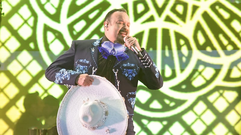 Video: Abuchean a Pepe Aguilar en show histórico de Peso Pluma en San Antonio