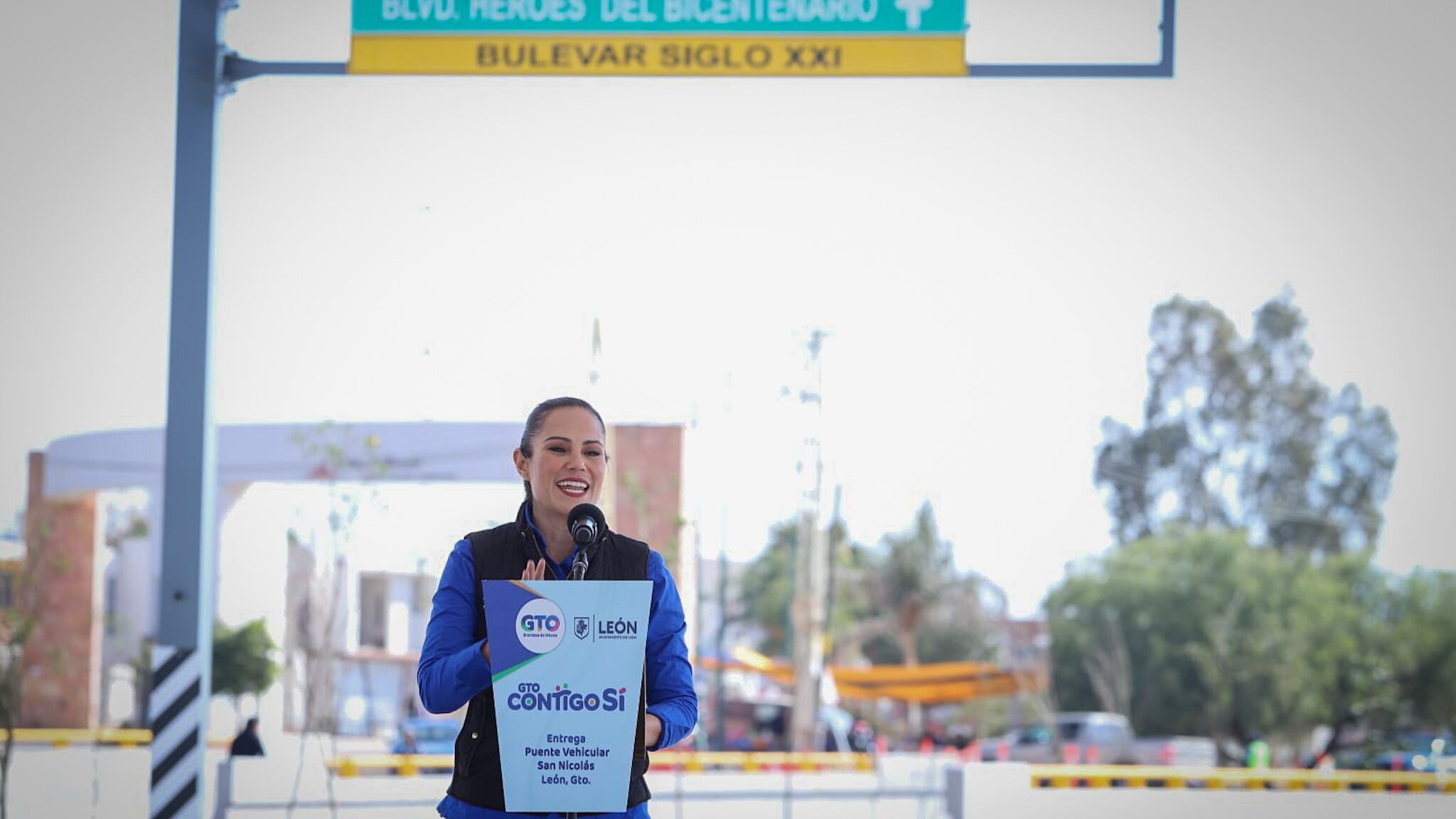 Entrega del puente vehicular en León y arranca otro en vía rápida de la ciudad.