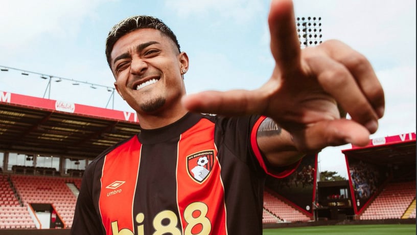 Julián Araujo firmó por cinco años con el Bournemouth.