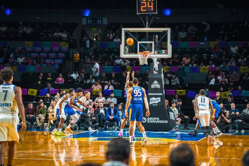 Juan Toscano tiene debut de lujo con Capitanes CDMX en la NBA G-League
