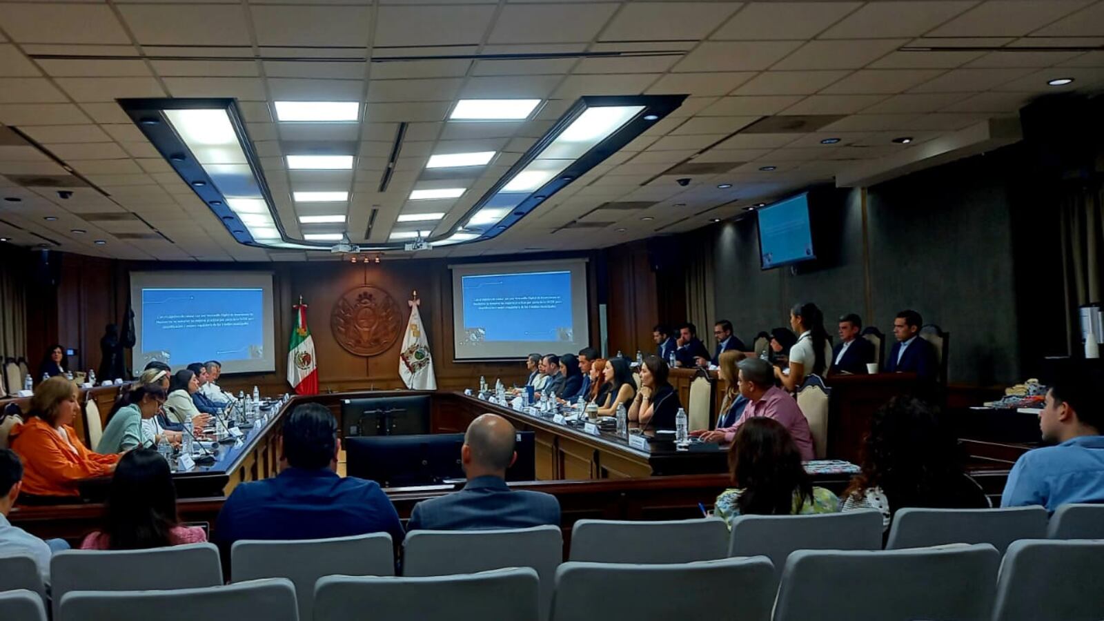 El encuentro de los equipos de entrega-recepción fue en Sala de Cabildo del Palacio Municipal.