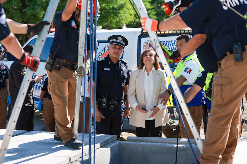Protección Civil hizo un simulacro de rescate en uno de los panteones.