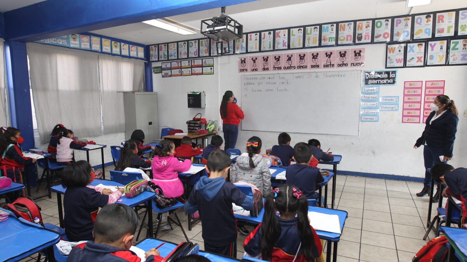Definirán horario invernal para escuelas.