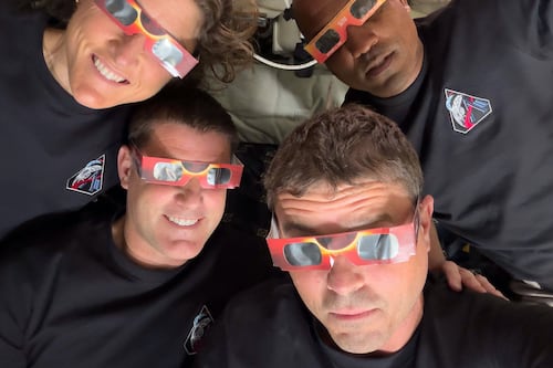 Tras su histórico viaje lunar, ¿cómo y cuándo regresan los astronautas de Artemis II a la Tierra?