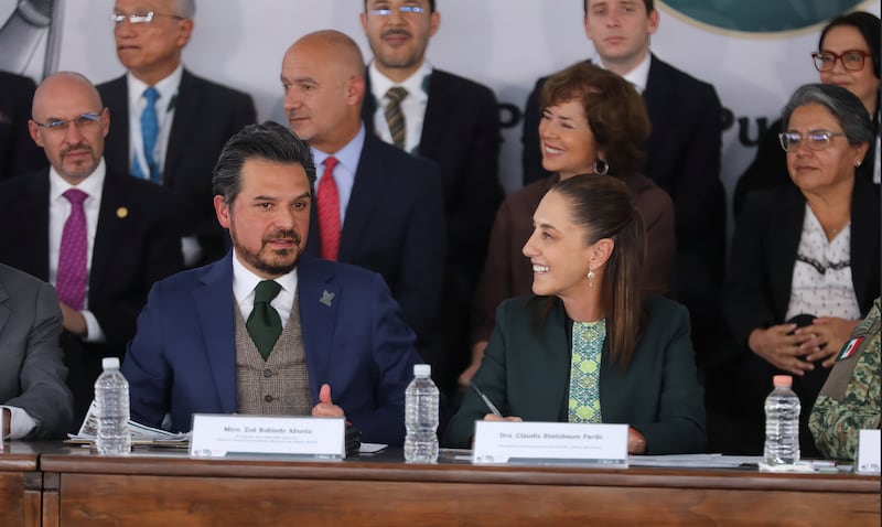 Zóe Robledo y Claudia Sheinbaum