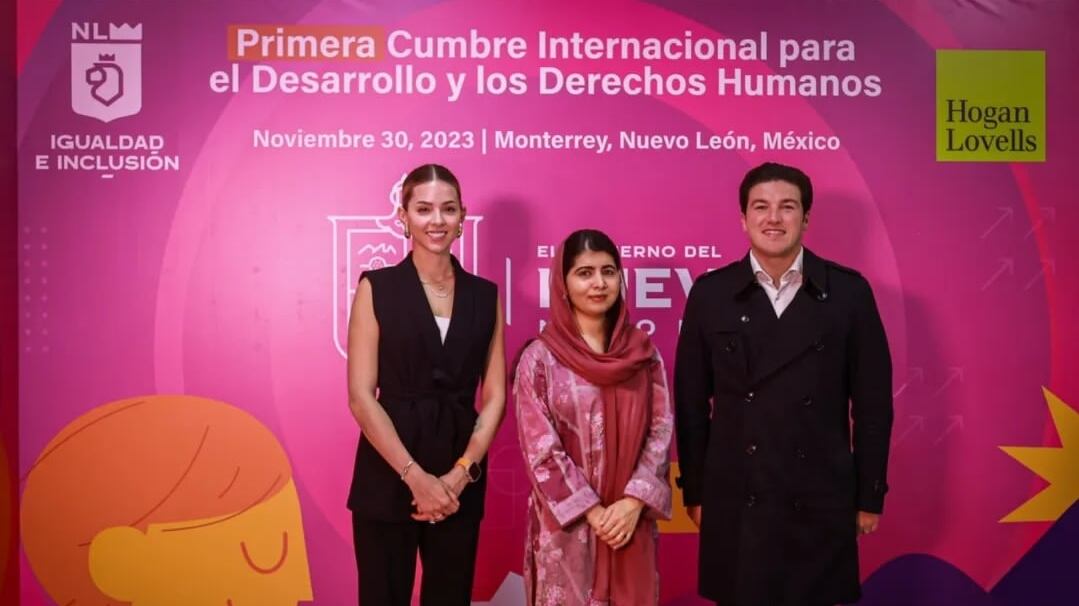 Malala posó junto al gobernador Samuel García y Mariana Rodríguez.