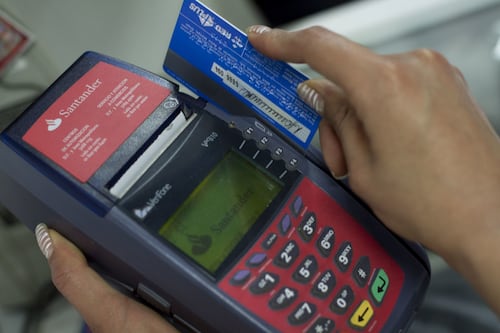 Diputados prohíben el cobro de comisiones en pagos con tarjetas de crédito y débito