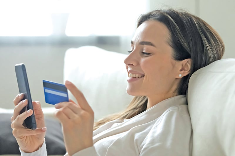 Tu app te permite pagar los servicios básicos de tu hogar: agua, luz, gas e impuestos; puedes ahorrar, bloquear tus cuentas y generar códigos digitales para evitar fraudes.