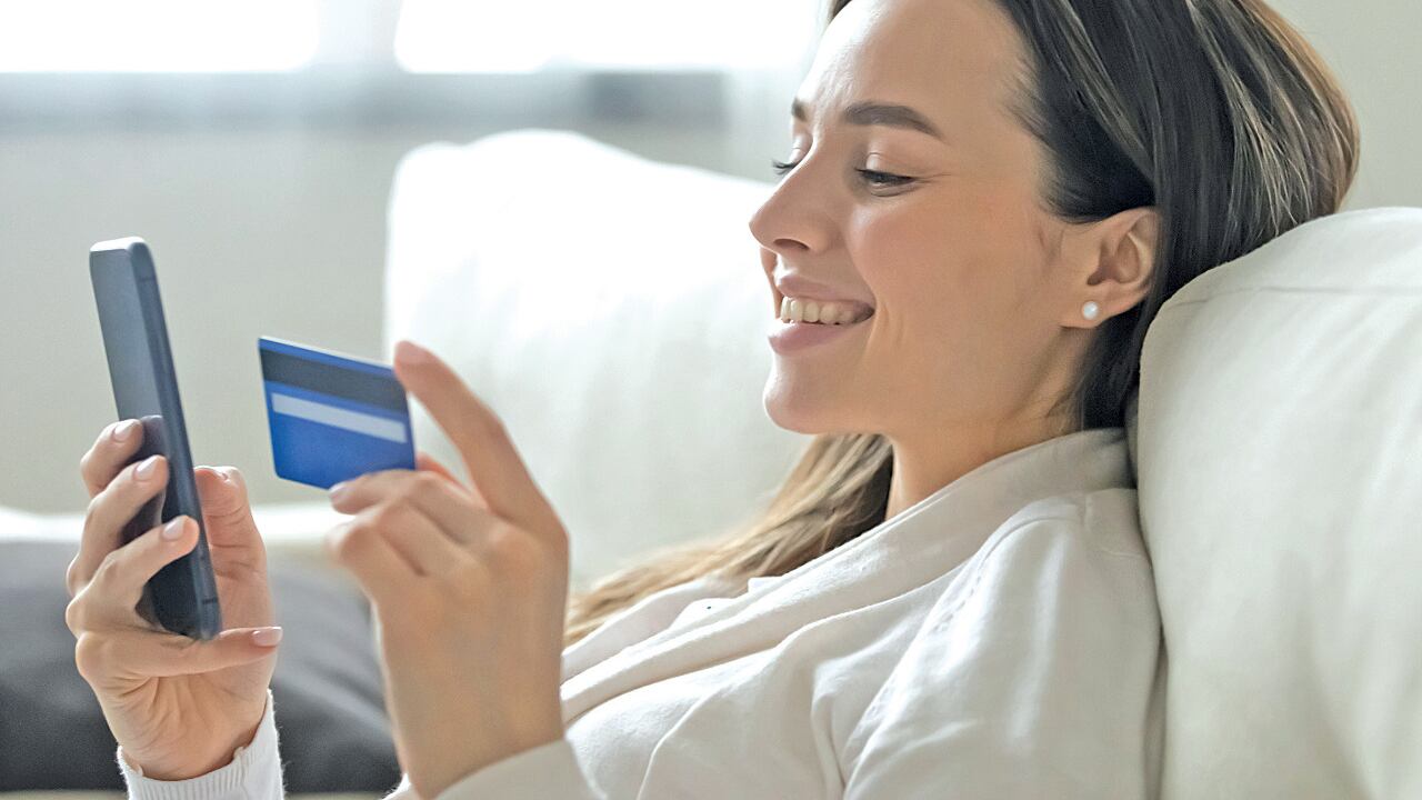 Tu app te permite pagar los servicios básicos de tu hogar: agua, luz, gas e impuestos; puedes ahorrar, bloquear tus cuentas y generar códigos digitales para evitar fraudes.