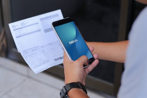 ¿Se desploman servicios en apps de banco? Reportan fallas masivas este jueves 28