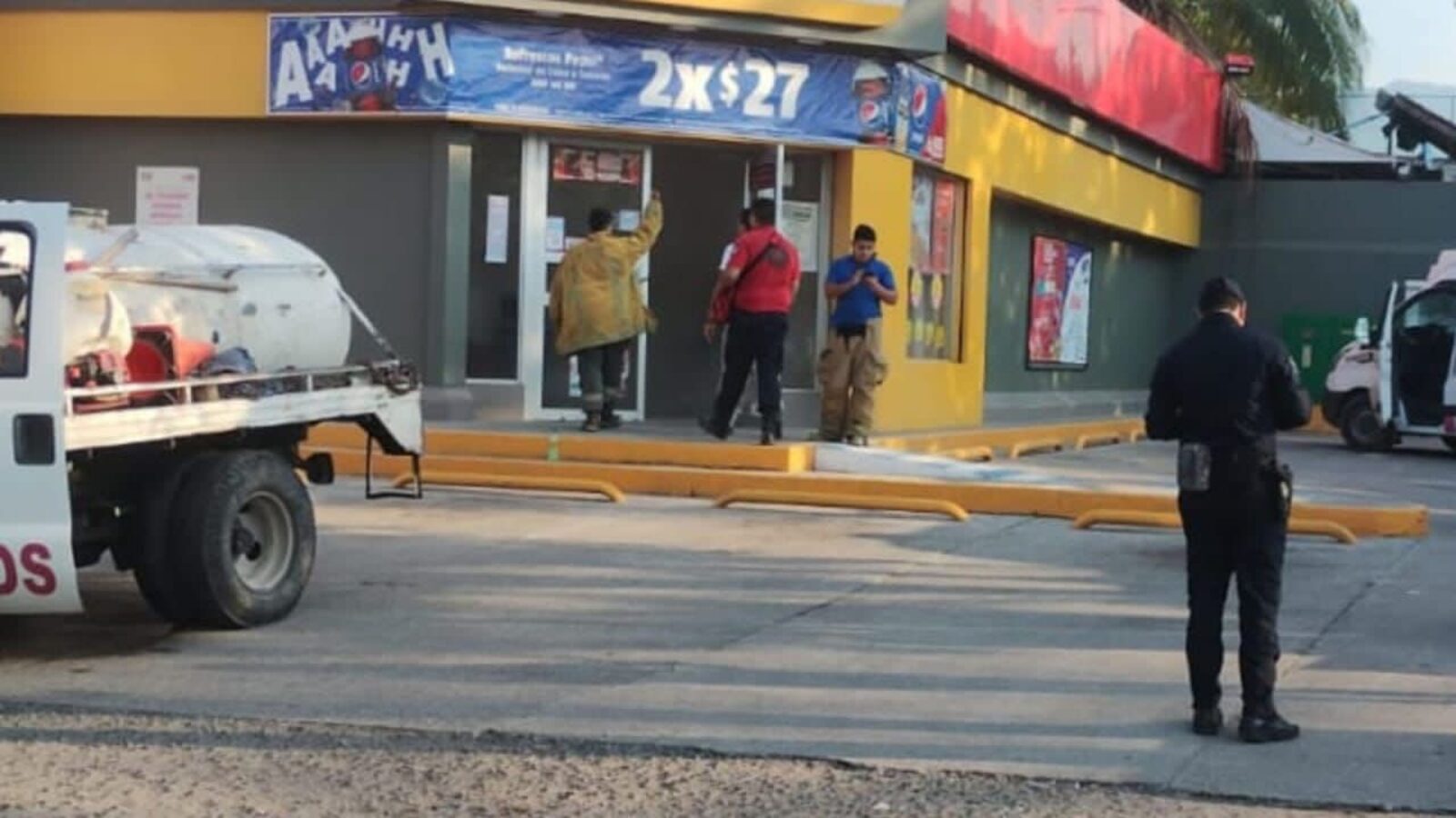 Grupos criminales incendian comercios y vehículos en Apatzingán