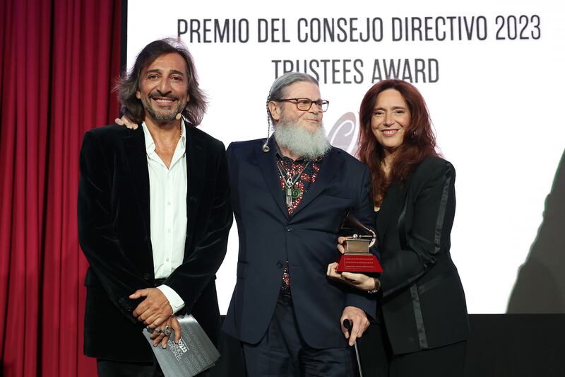 La Semana de la 24ª Entrega Anual del Latin Grammy comenzó con con la entrega de Premios Especiales que incluyó a los siguientes homenajeados: Carmen Linares, Mijares, Arturo Sandoval, Simone, Soda Stereo, Ana Torroja, Alex Acuña, Gustavo Santaolalla y Wisón Torres.