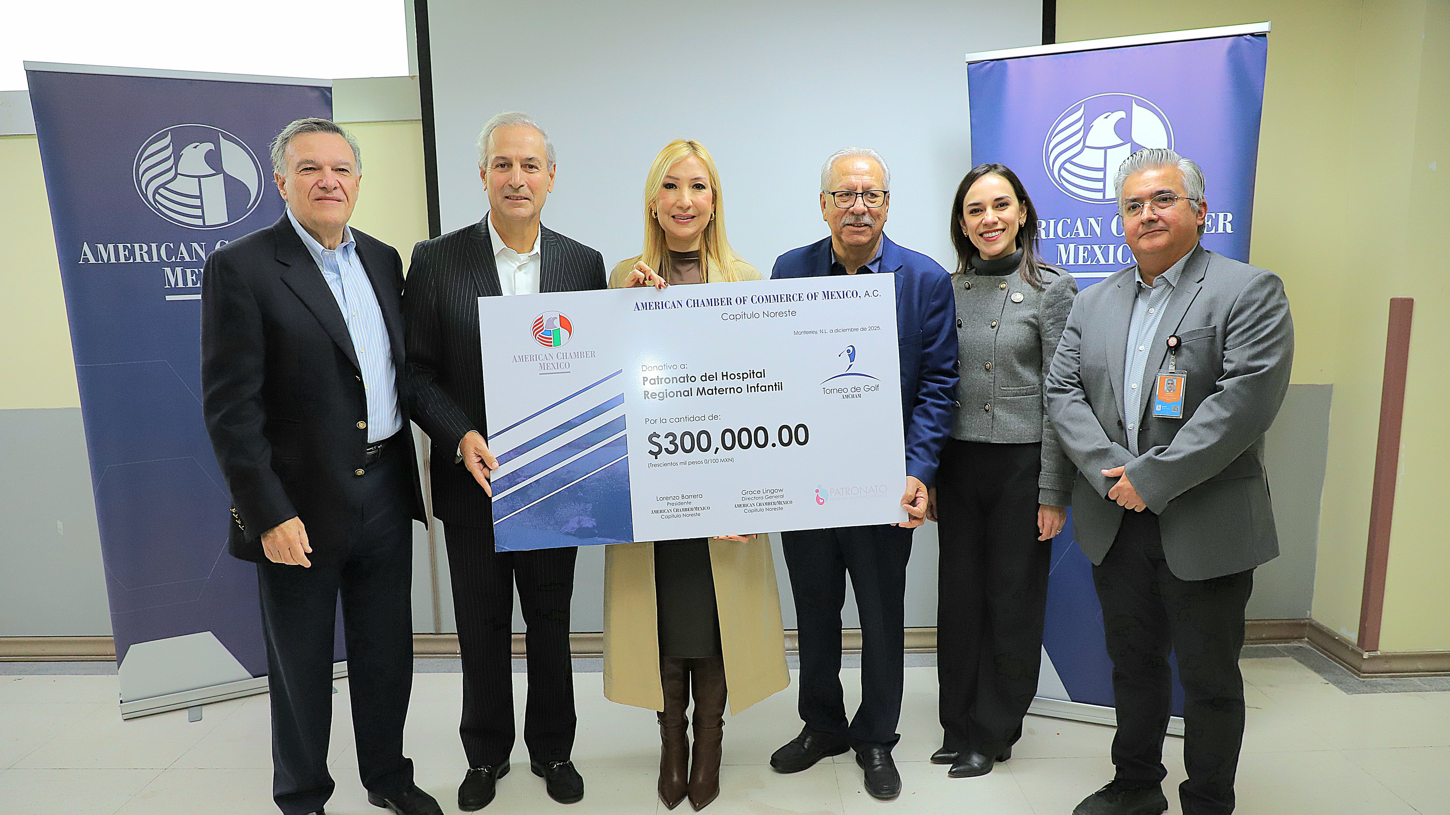 Alma Rosa Marroquín, secretaria de Salud, recibió el donativo.