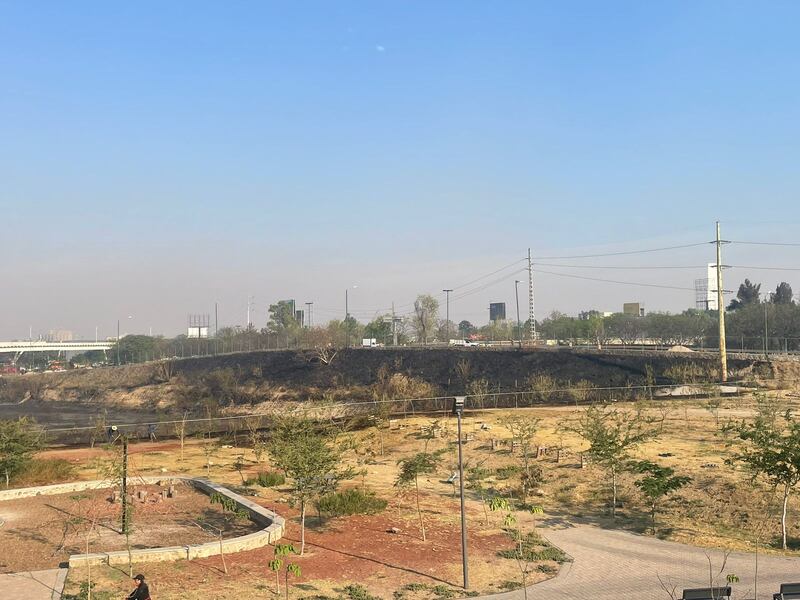 El incendio provocó daños al nuevo vaso regulador que se construye en el sitio.