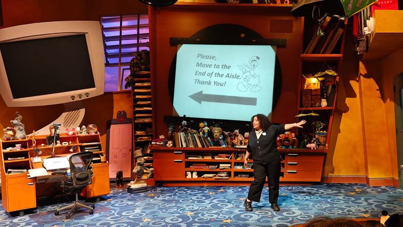 Animation Academy es una de las atracciones más divertidas en Disney California Adventure Park. Aquí aprenderás cómo se dibujan los personajes animados de Disney y se llevan a la gran pantalla
