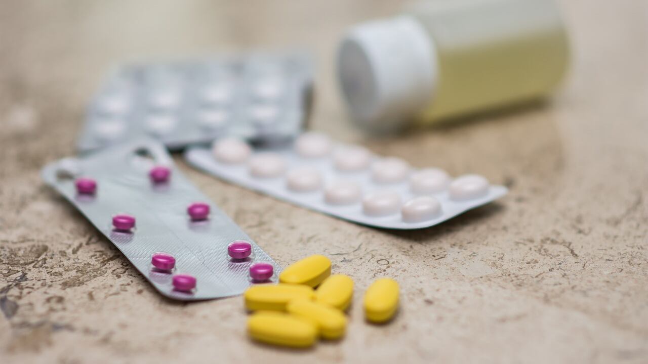 Cofepris alerta por falsificación de medicamento para VIH y cáncer