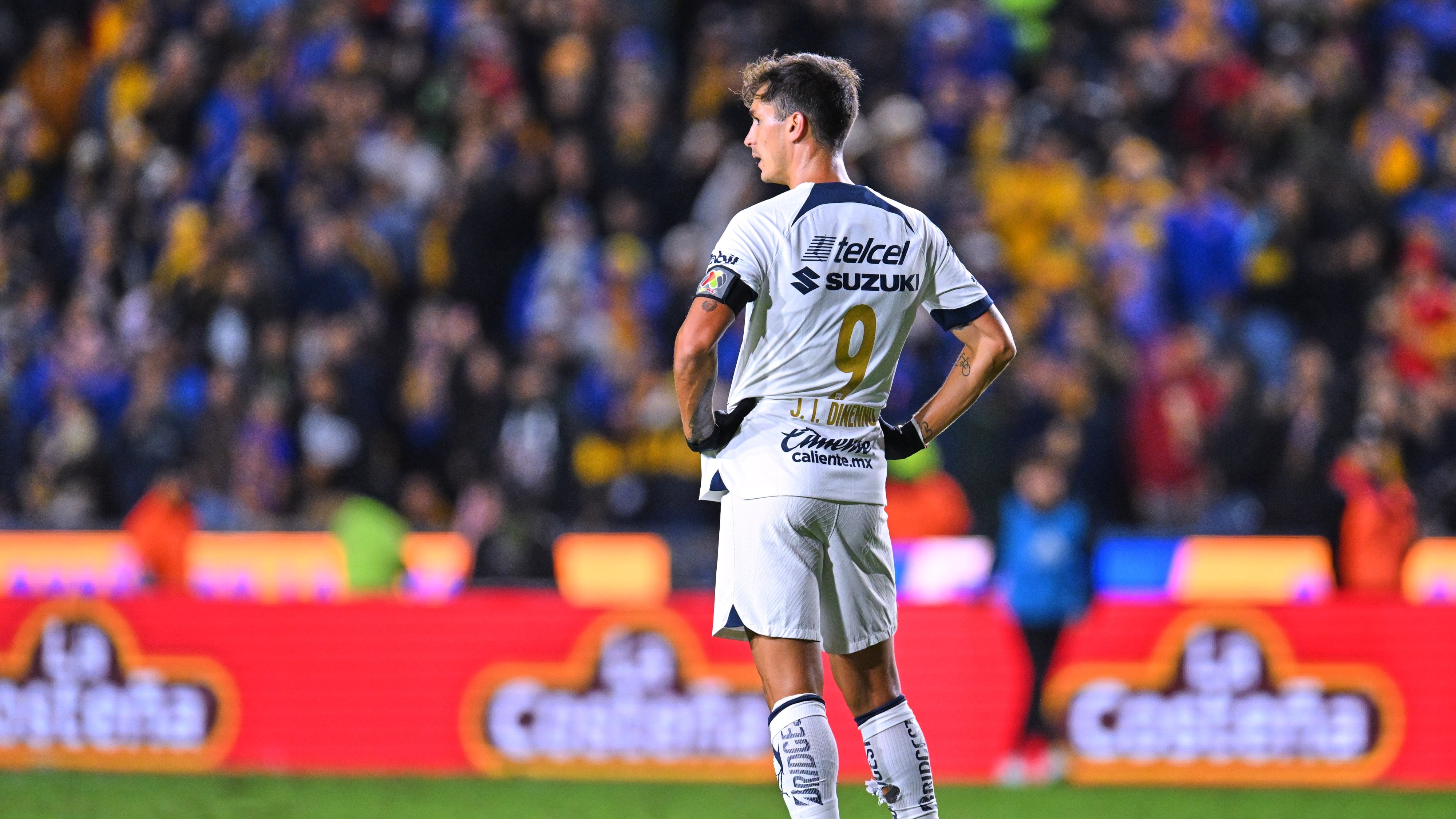 Juan Ignacio Dinenno llegó a Pumas para el Guardianes 2020 y disputó dos finales.