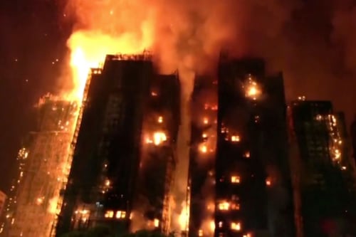 Incendio en edificios residenciales deja al menos a 13 personas sin vida; esto es lo que ocurrió