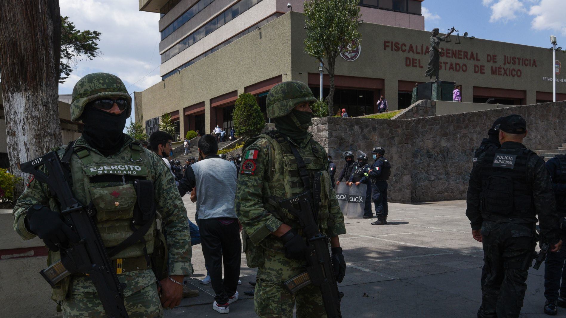 Ricardo Monreal reconoce que no hay consenso para que Ejército siga en las calles