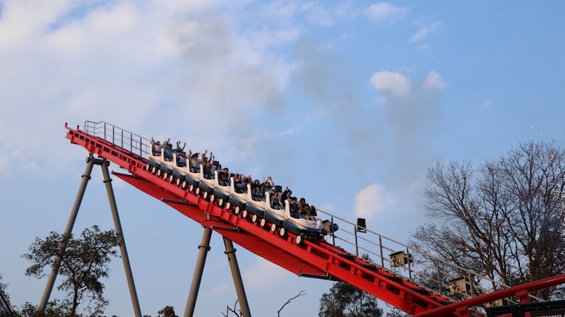 Inauguran montaña rusa única en Latinoamérica en la CDMX